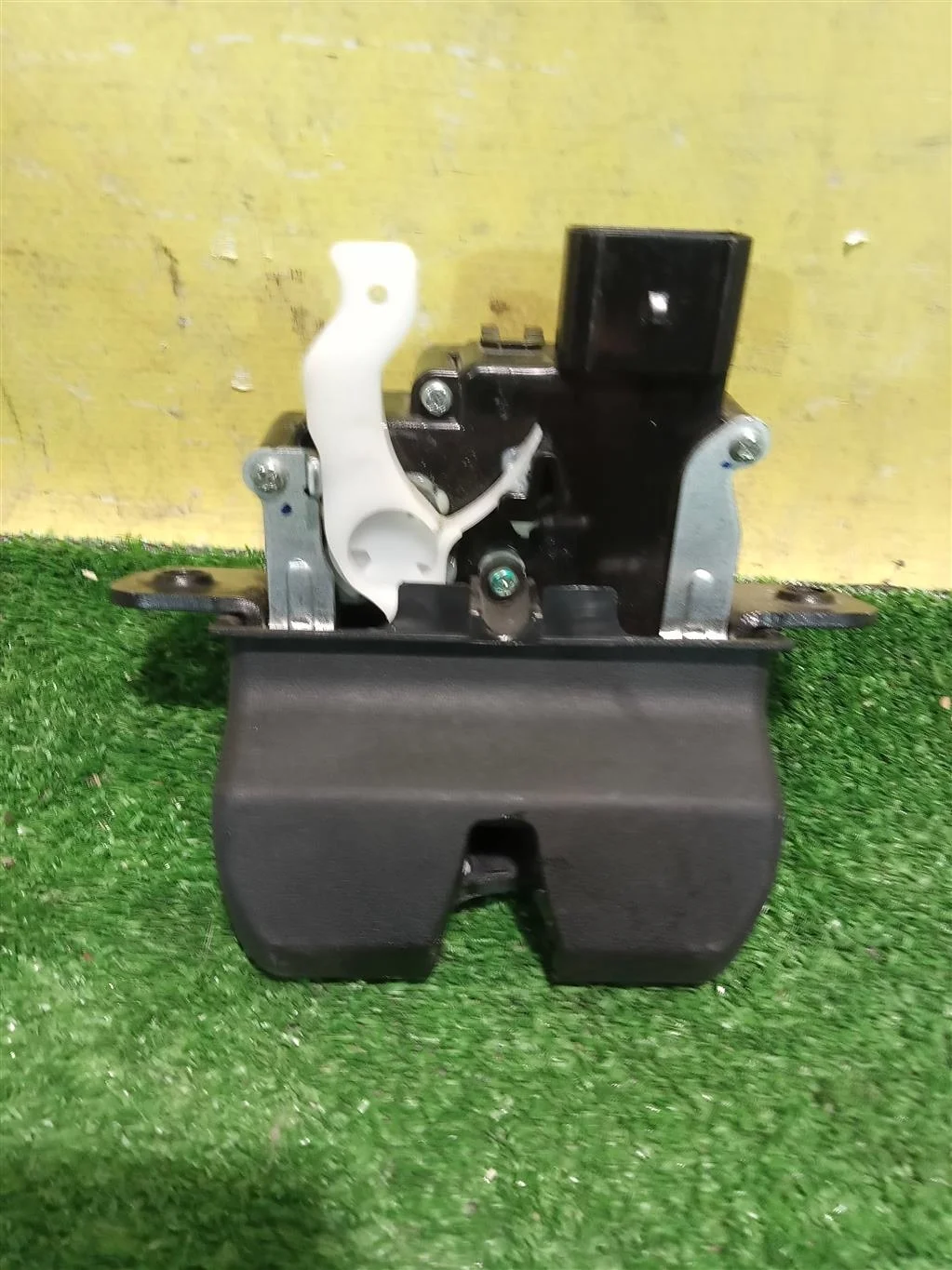 Замок багажника  Kia Sportage 4 QL 2016 81230D3000 15006