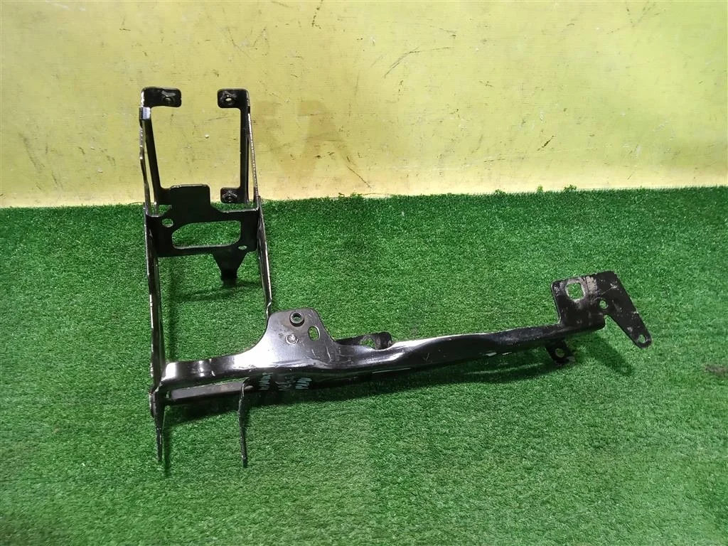 Кронштейн фар правый  BMW 3 F30/F31 2011 51647245792 16743