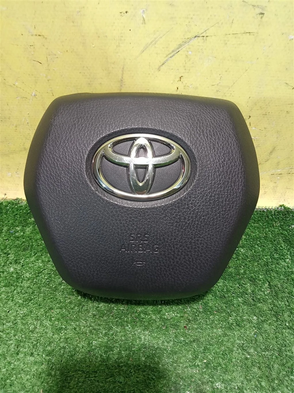 Подушка безопасности в рулевое колесо  Toyota Camry V70 2017 4513033650C0 16762