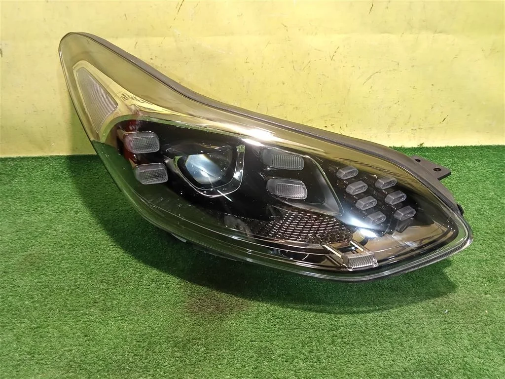 Фара правая  Kia Sportage 4 QL 2018 92102F1500 17043