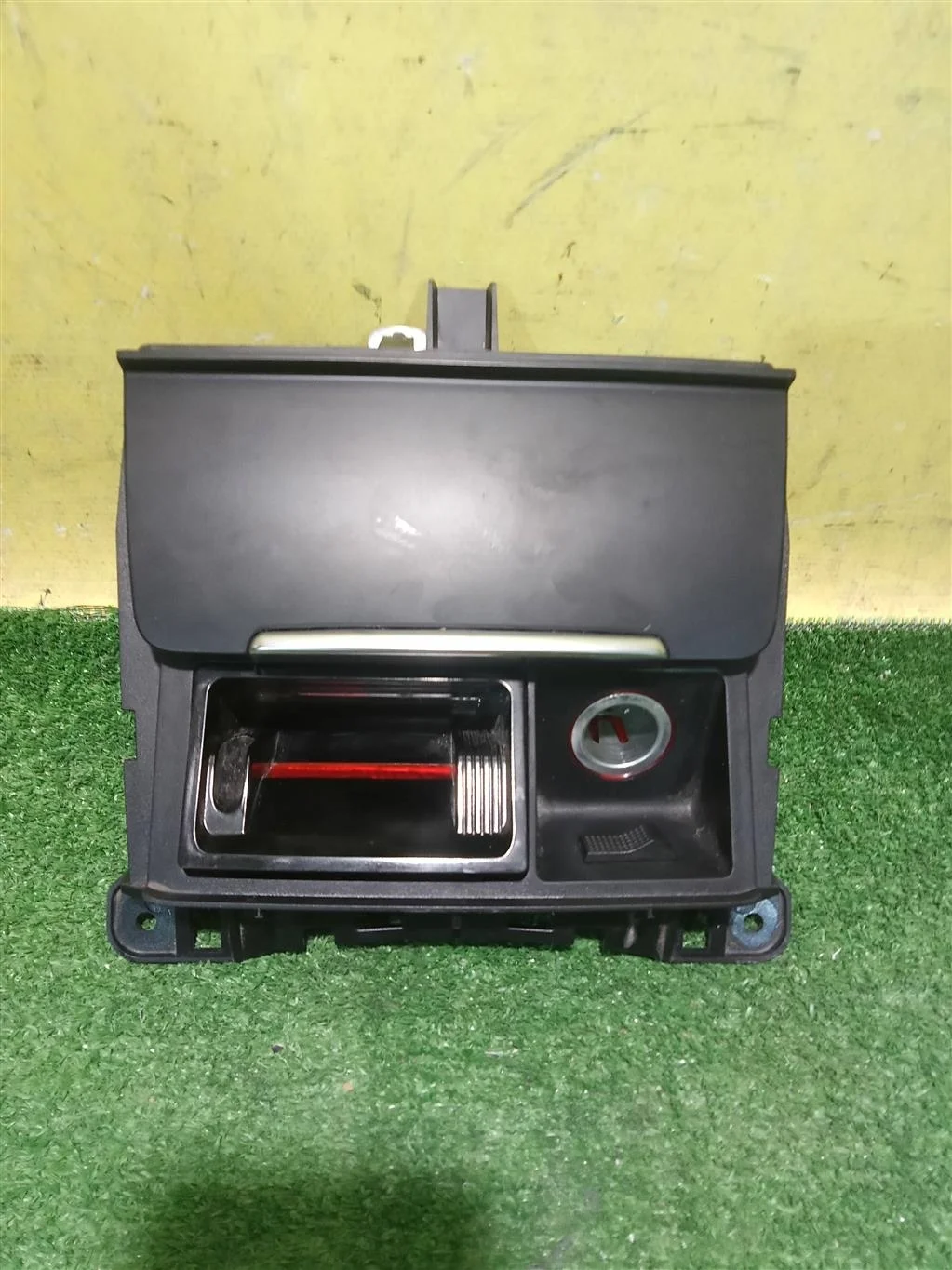 Пепельница передняя  Audi Q5 (8R) 2008 8K0857951 17226