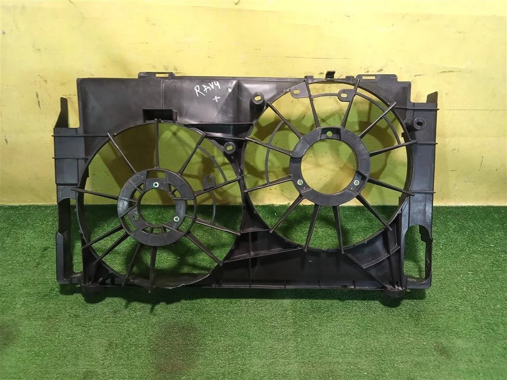 Диффузор вентилятора  Toyota RAV4 2013 1671136140 17998
