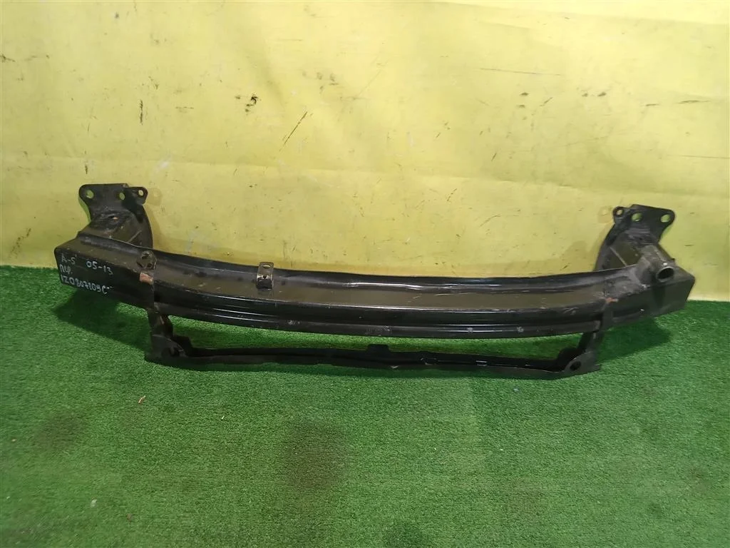 Усилитель переднего бампера  Skoda  Octavia A5 2004 1Z0807109С 18186