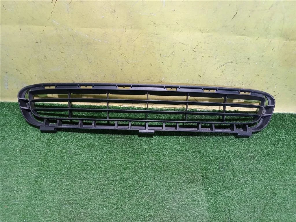 Решетка в бампер центральная  Toyota Camry V40 2006 5311233030 18351