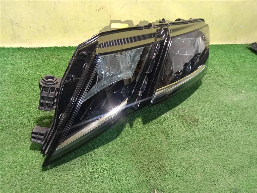 Фара левая  Skoda  Octavia A7 2016 5E1941015D 19515
