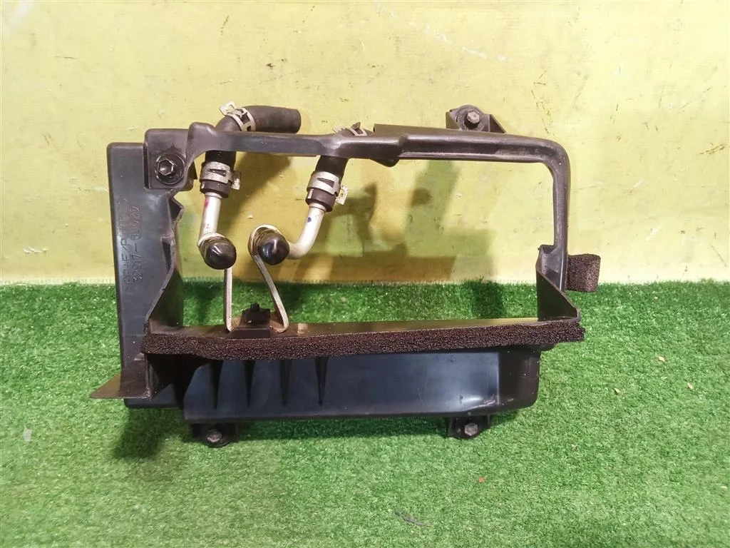 Дефлектор радиатора  Toyota Land Cruiser (200) 2015> 3291760020 21095