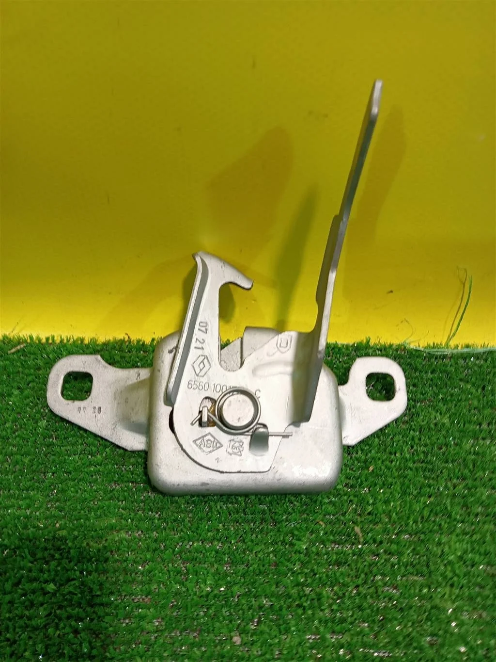 Замок капота  Renault Duster 2010 656010017R 21665