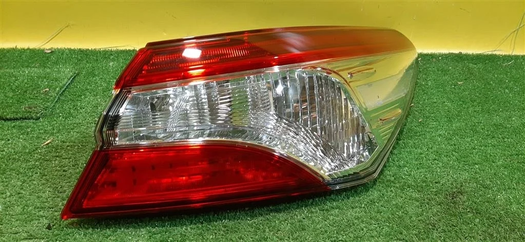 Фонарь задний наружный правый  Toyota Camry V70 2017 8155133660 22454