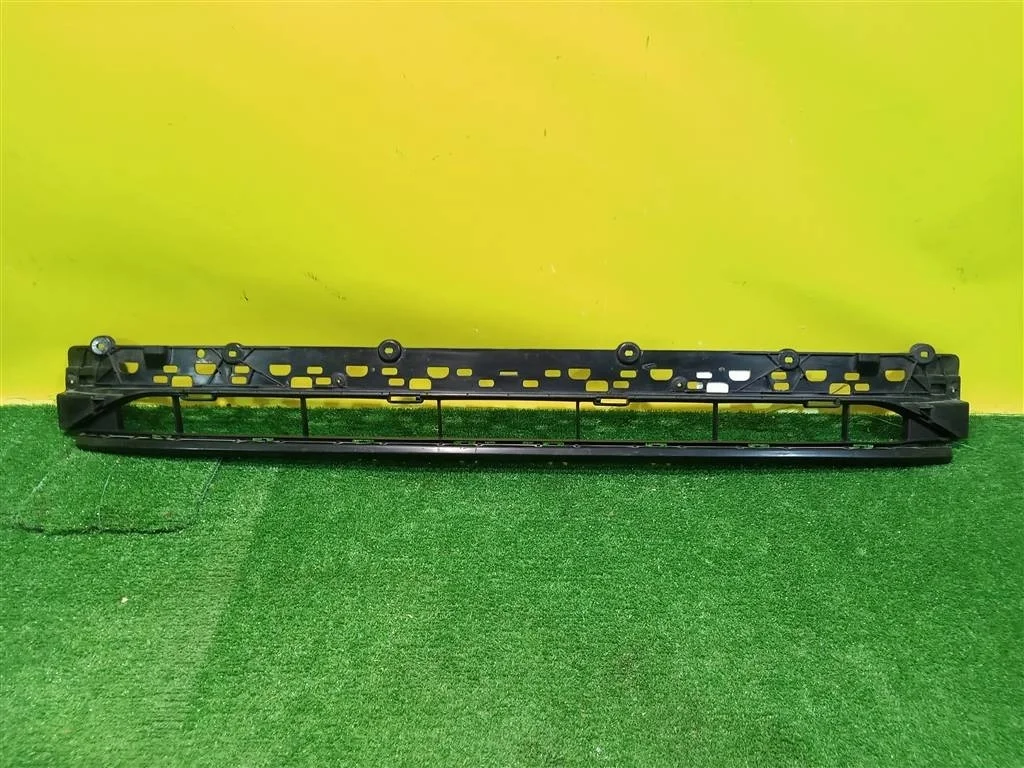 Решетка в бампер нижняя  Audi Q8 2019 4M8807647C 23052