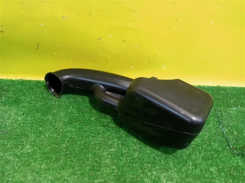 Резонатор воздушного фильтра  Volkswagen  Polo (Sed Rus) 2020 04E129618R 23266