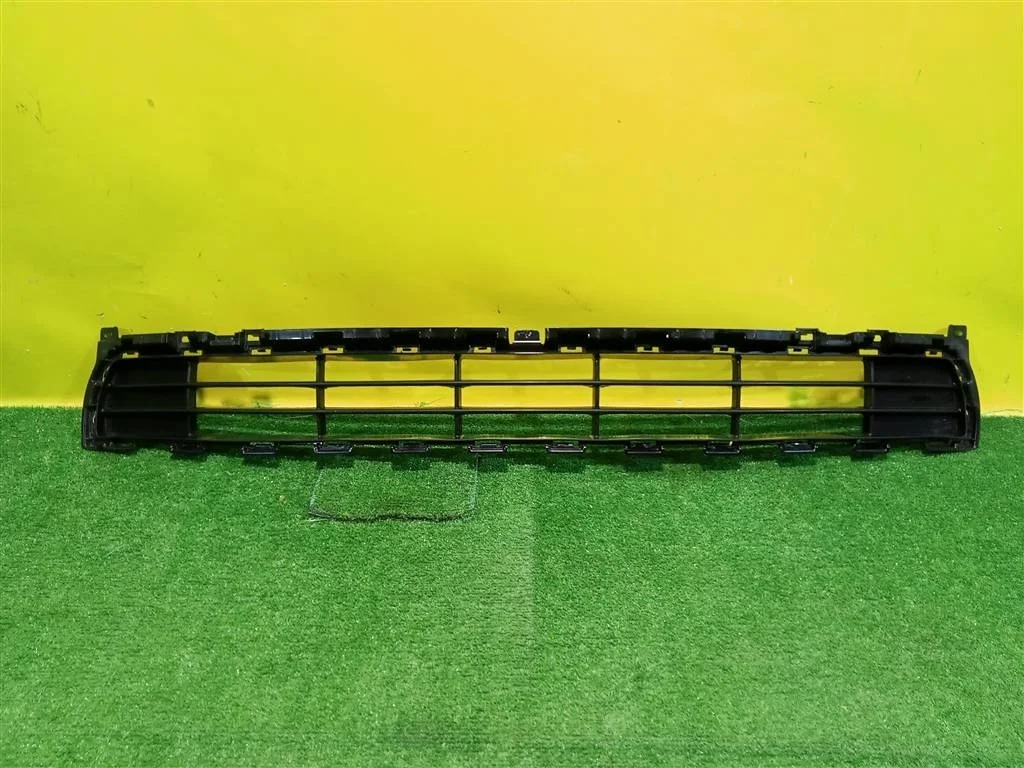 Решетка в бампер нижняя  Kia Sportage 4 QL 2018 86569F1500 23569