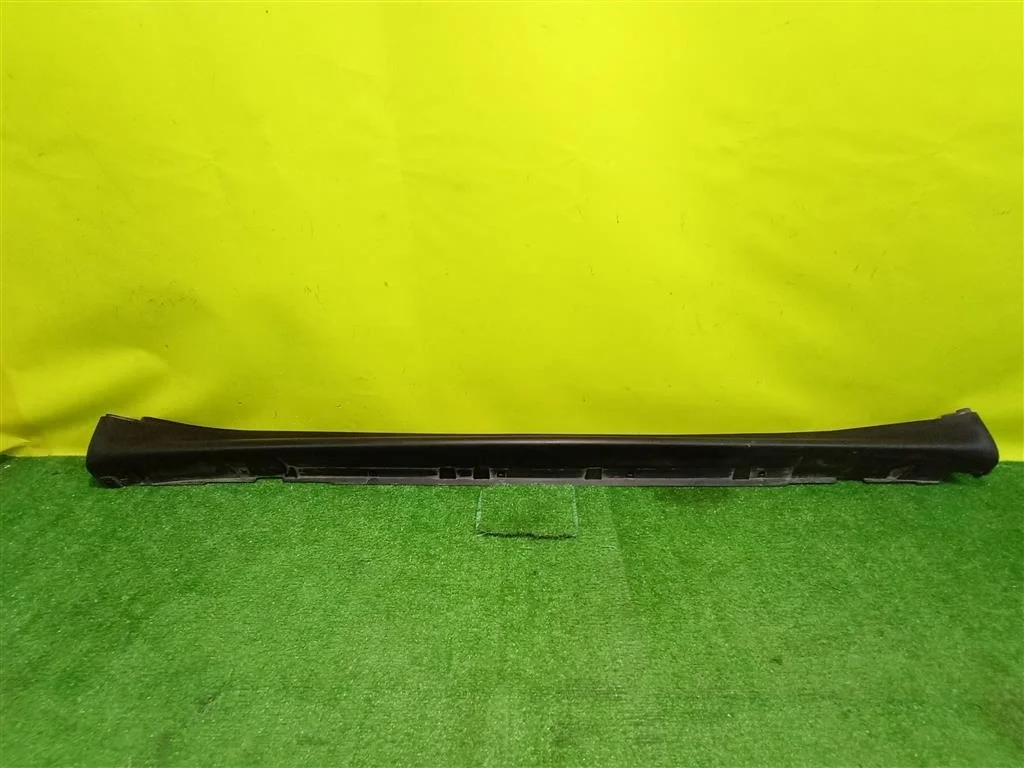 Накладка порога правая  Nissan Juke (F15) 2011 768501KA6A 23667