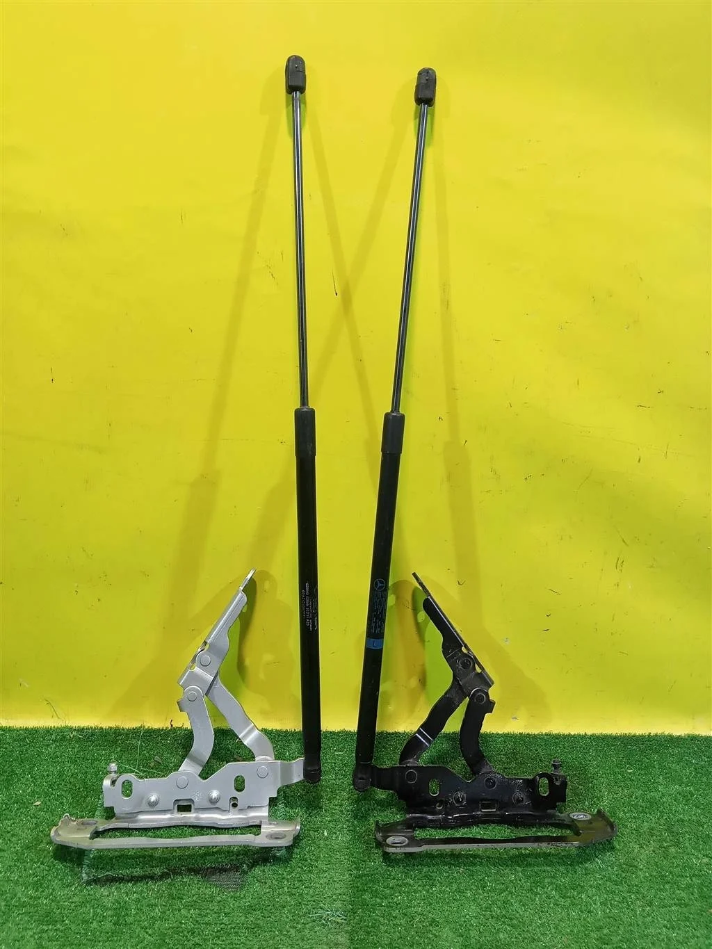 Петли капота  MERСEDES BENZ C-Class (W204) 2007 A2048800828 24090