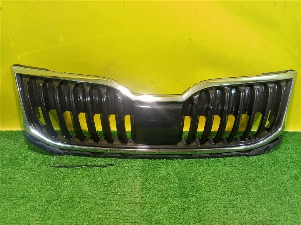 Решетка радиатора  Skoda  Octavia A7 2016 5E0853653C 24807