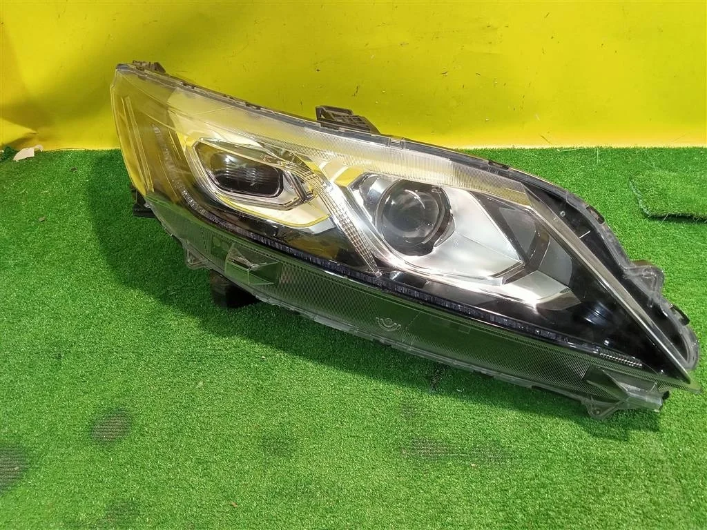 Фара правая Mitsubishi Eclipse Cross 2017 8301D072 25347