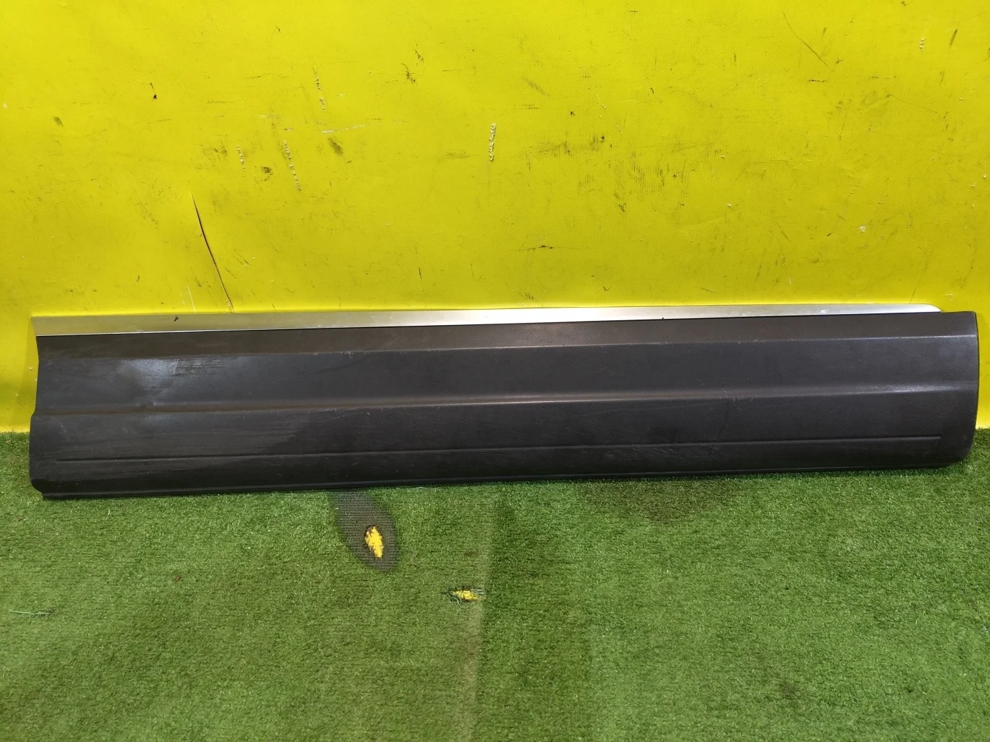 Накладка двери передней правой  Volkswagen  Tiguan NF 2011 5N0854940D 26590