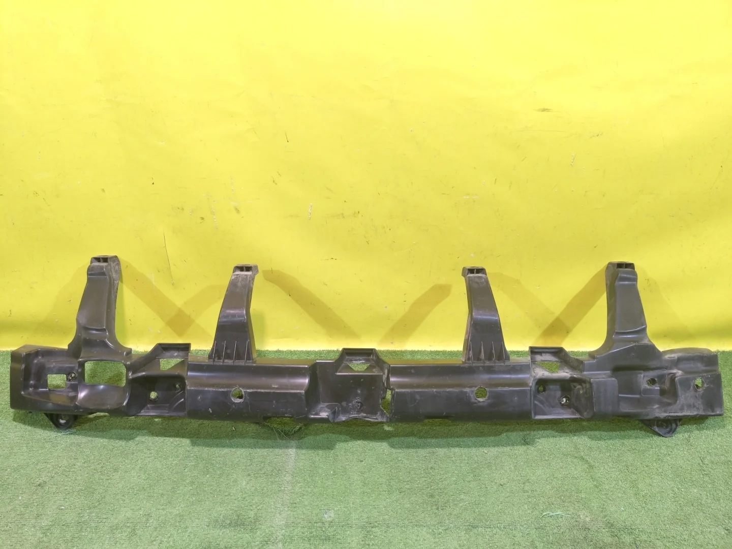 Наполнитель заднего бампера  Renault Duster 2010 850903860R 27736