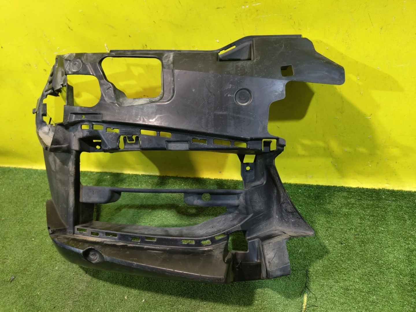 Кронштейн переднего бампера правый  BMW 5 G30 2016 51118064968 28388