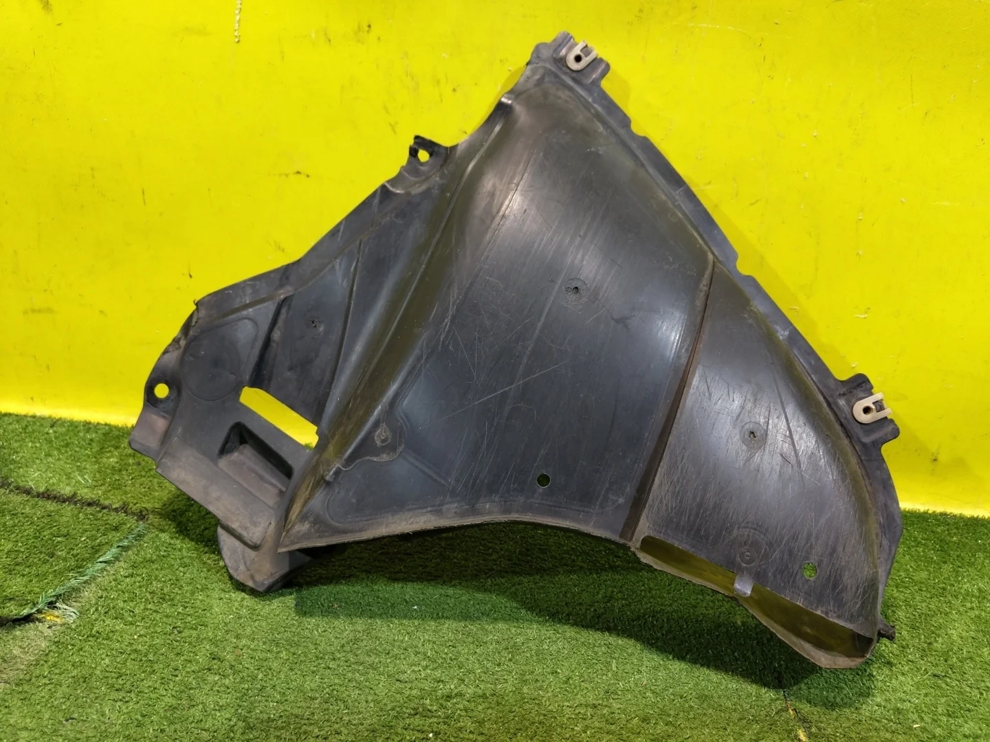 Пыльник переднего бампера  BMW 5 G30 2016 51718060031 28406