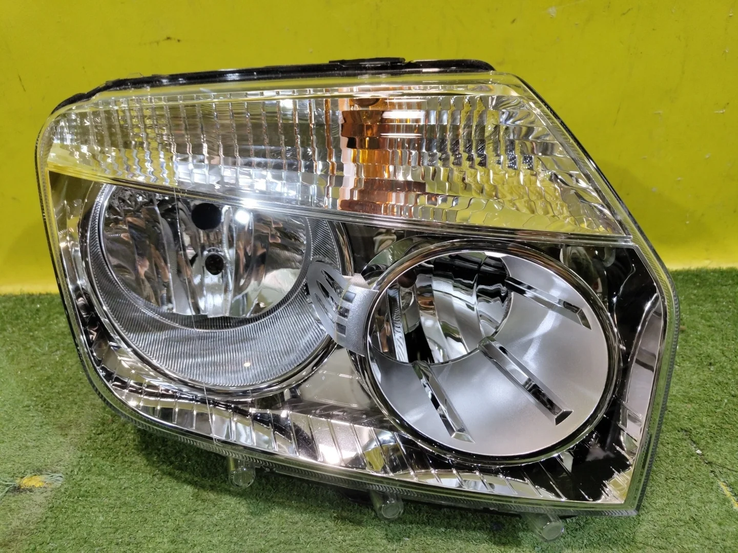 Фара правая  Renault Duster 2010 260100067R 28470
