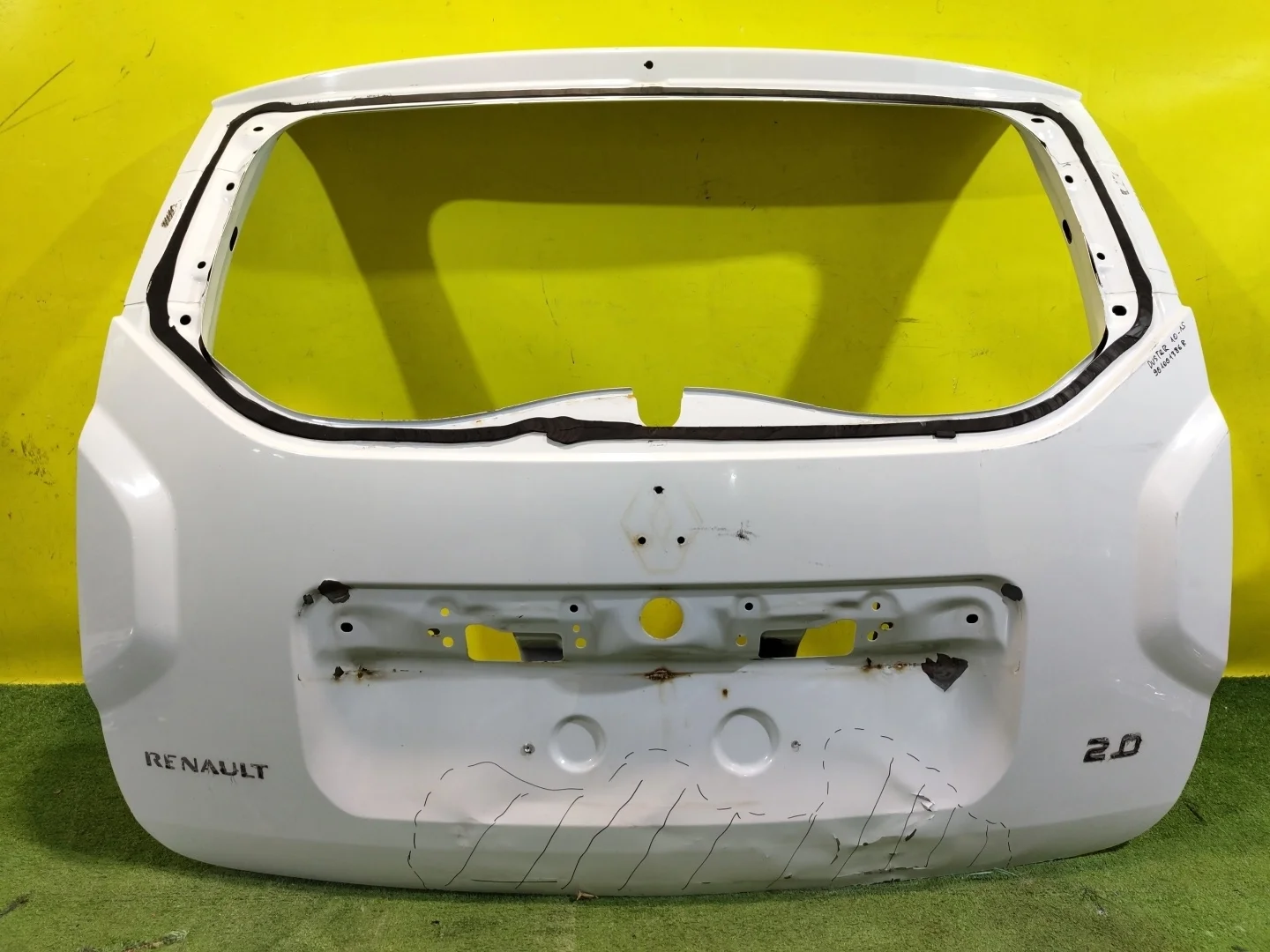 Дверь багажника  Renault Duster 2010 901008732R 28898