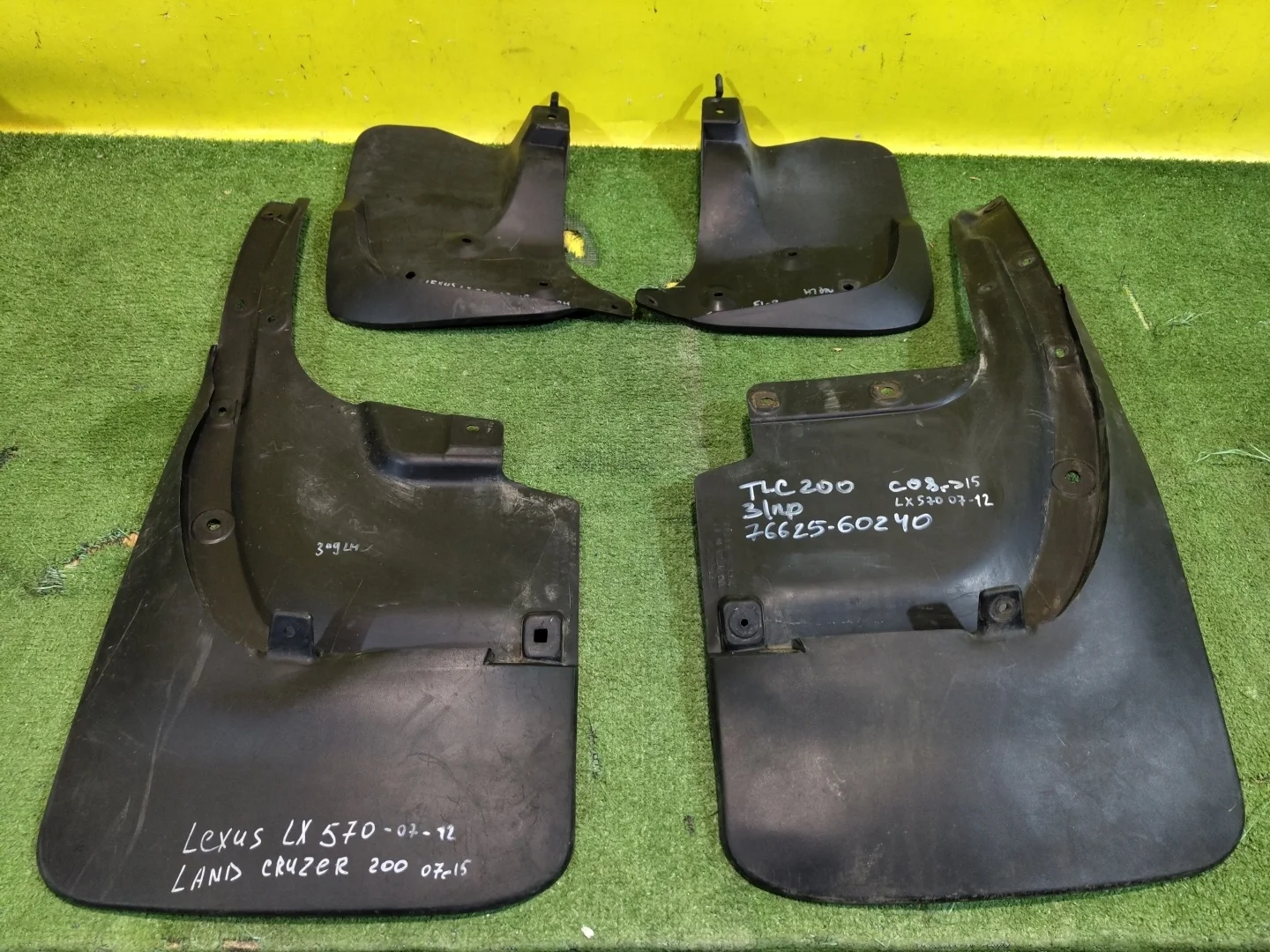 Брызговик (к-кт)  Toyota Land Cruiser (200) 2007 7662560240 29978