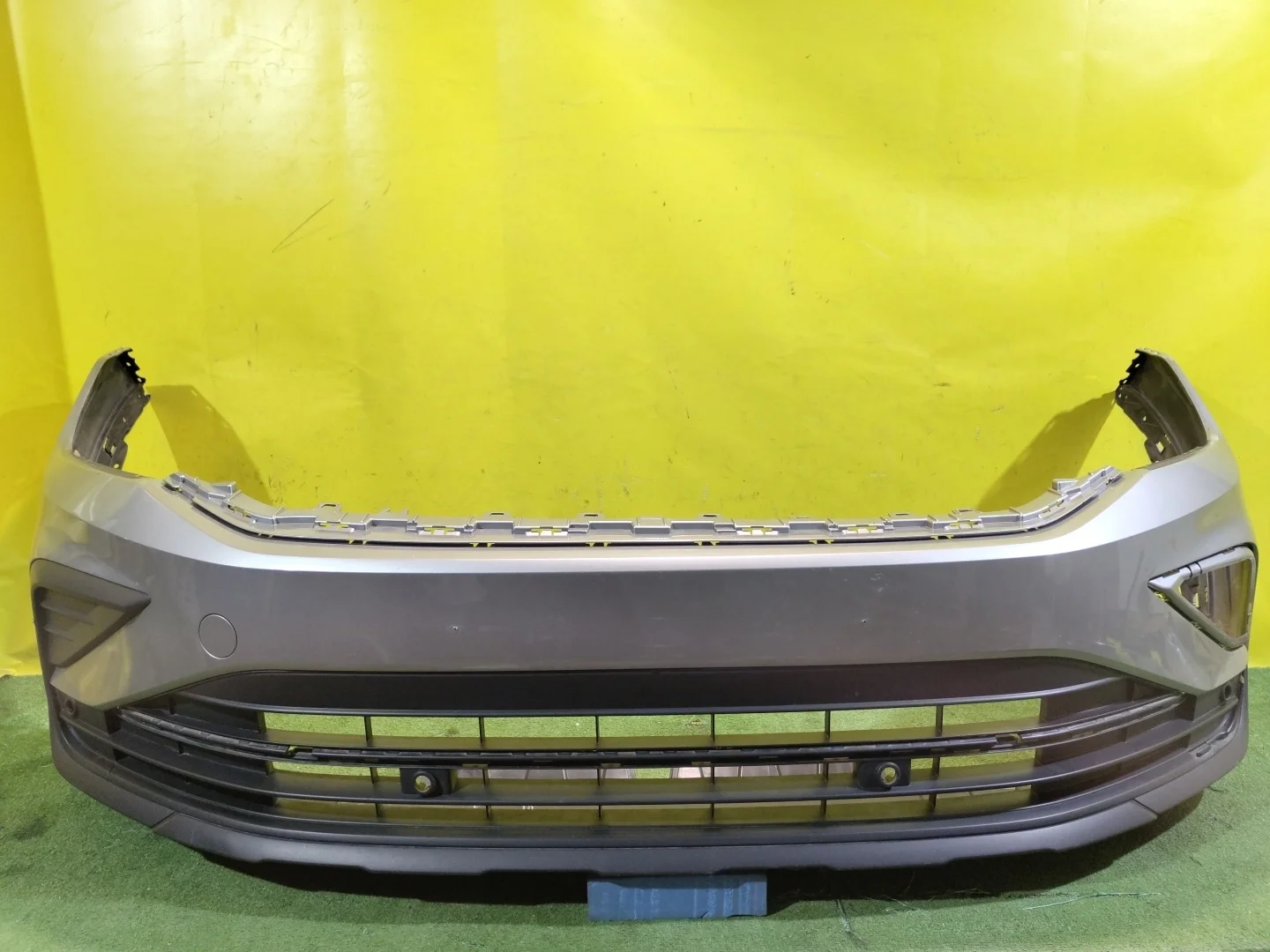 Бампер передний  Volkswagen  Tiguan Mk2 2020 5NR807221B 30419