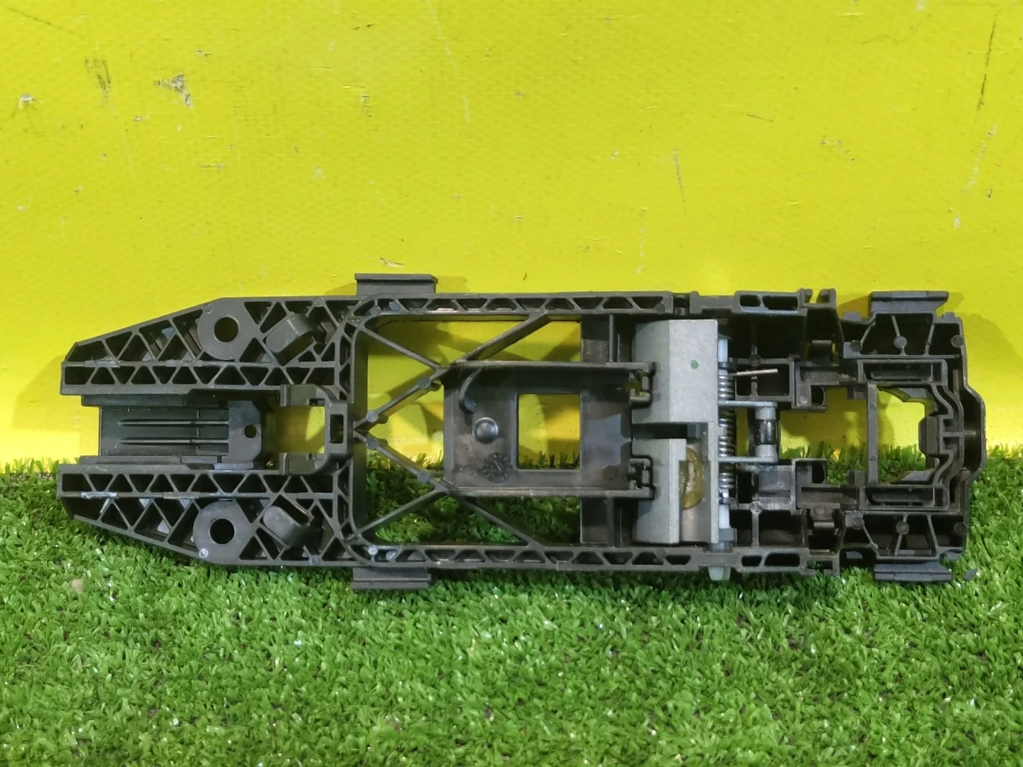 Кронштейн ручки  Skoda  Octavia A7 2013 5L0837885C 31437