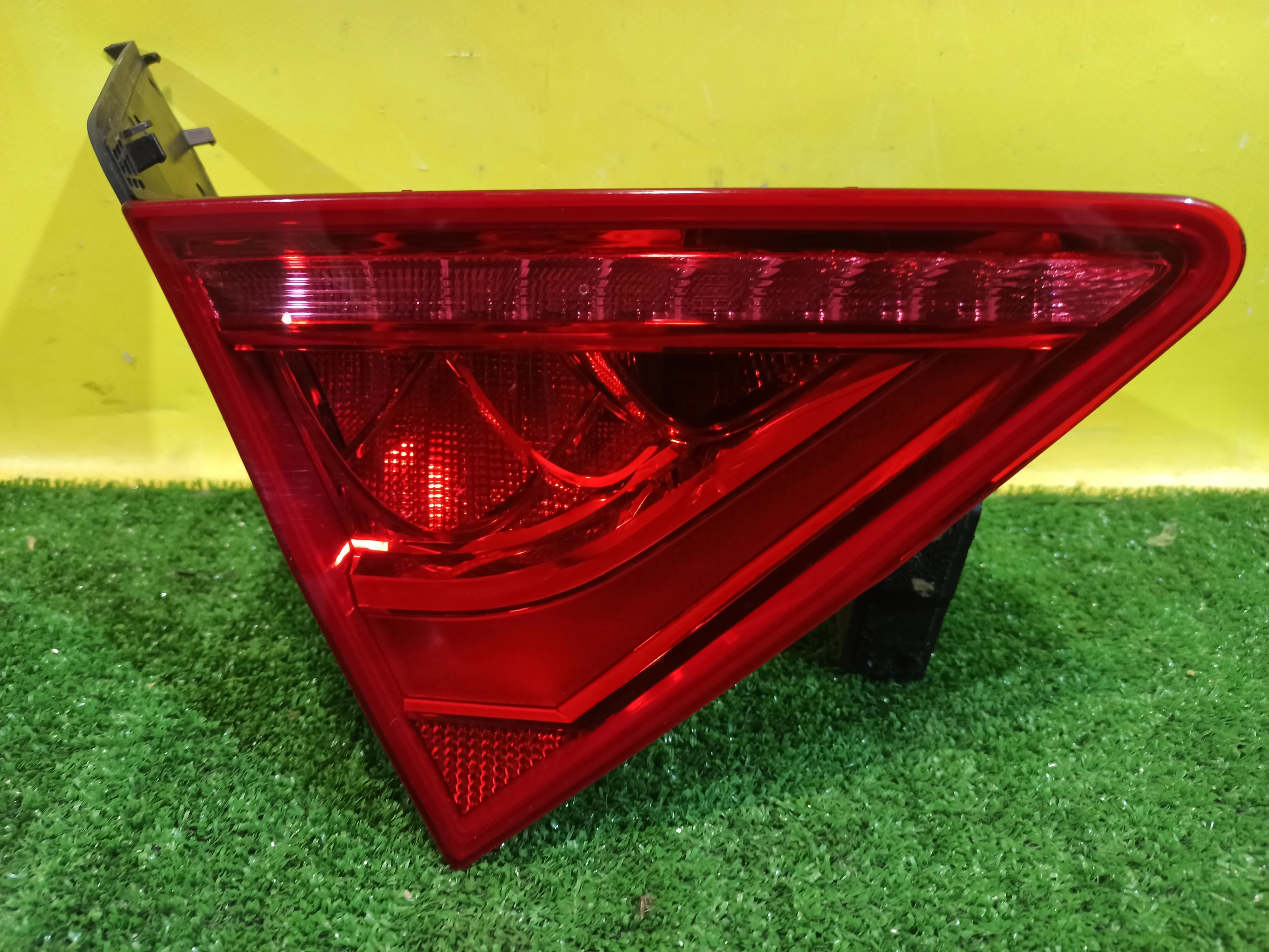 Фонарь задний внутренний левый  Audi A7 (4G) 2010 4G8945093 31669