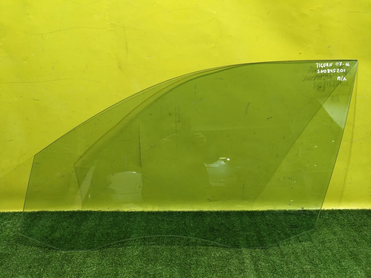 Стекло двери передней левой  Volkswagen  Tiguan NF 2007 5N0845201 31824