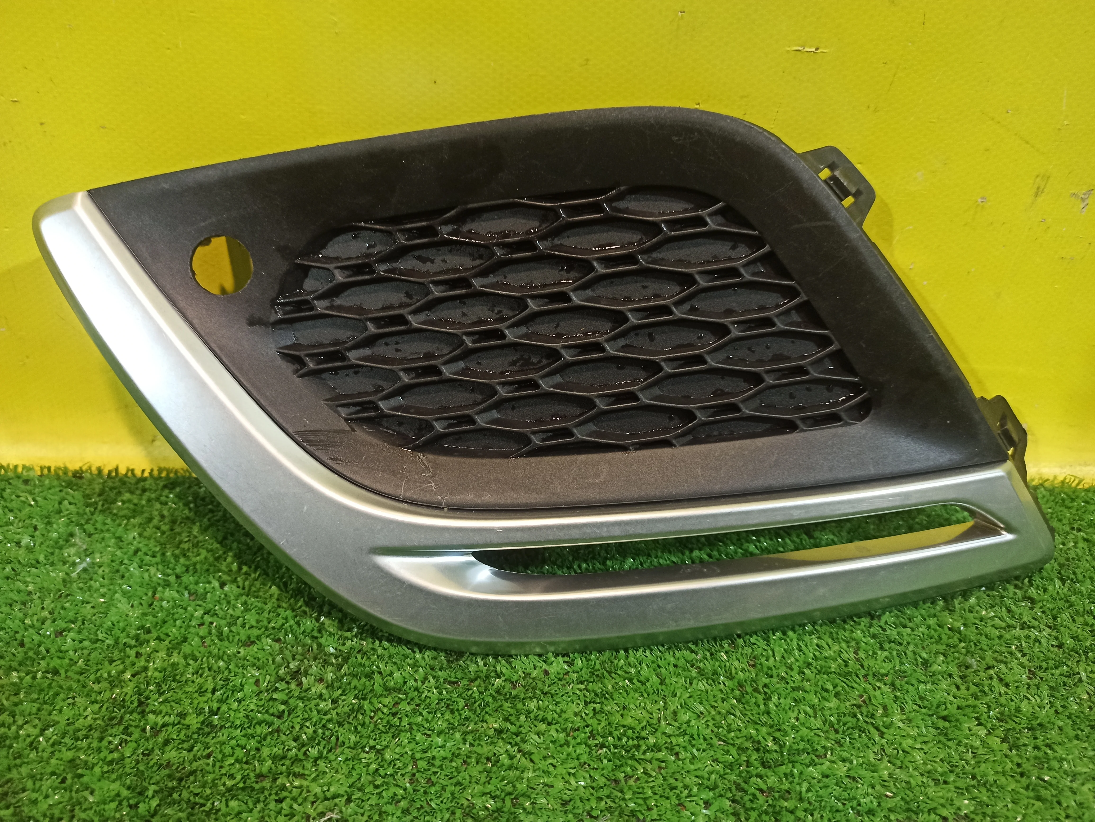 Решетка в бампер правая  Volvo XC60 2008 31290433 32085