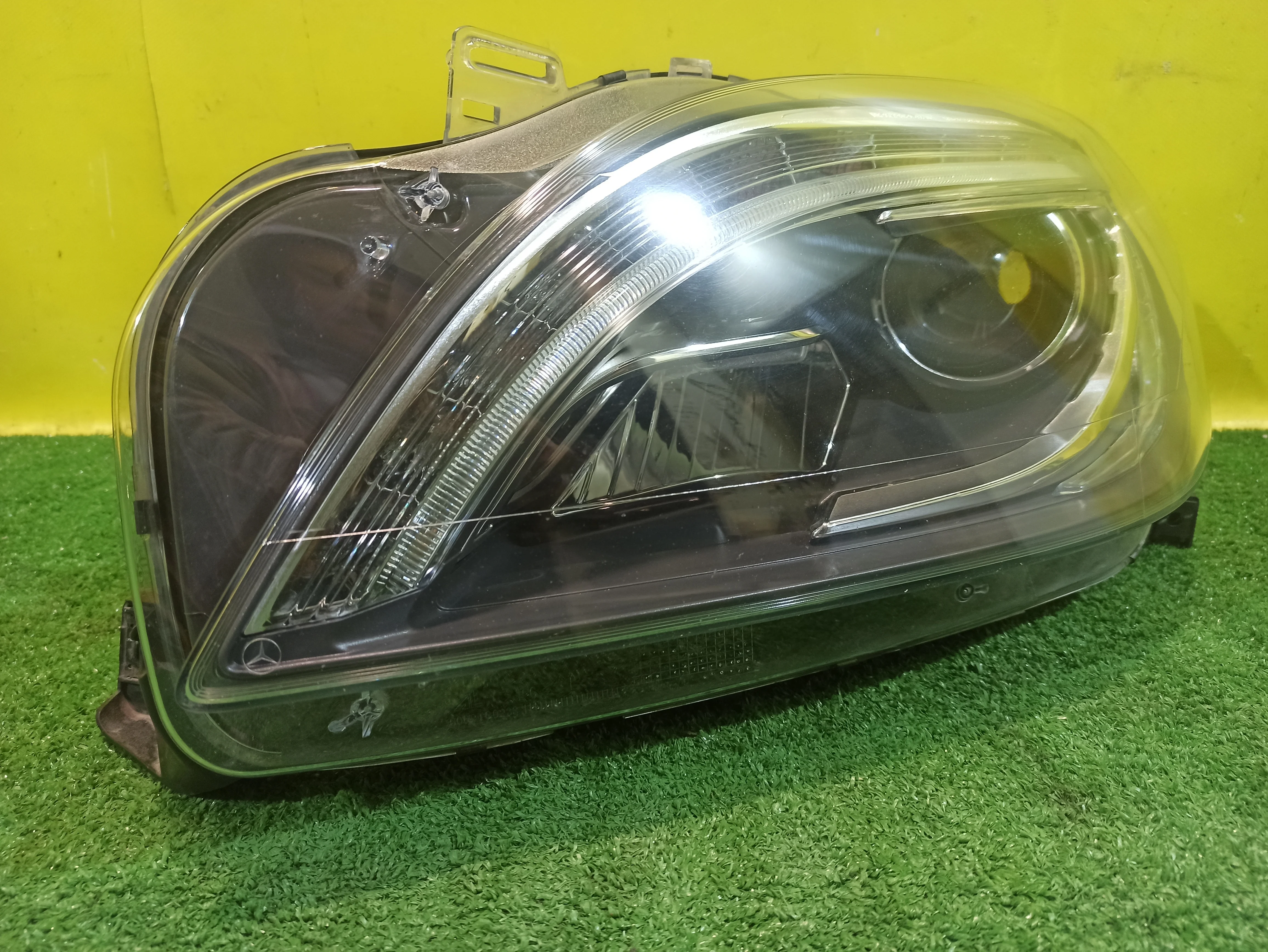 Фара левая ксенон  MERСEDES BENZ ML-Class (w166) 2011 A1668207259 32270