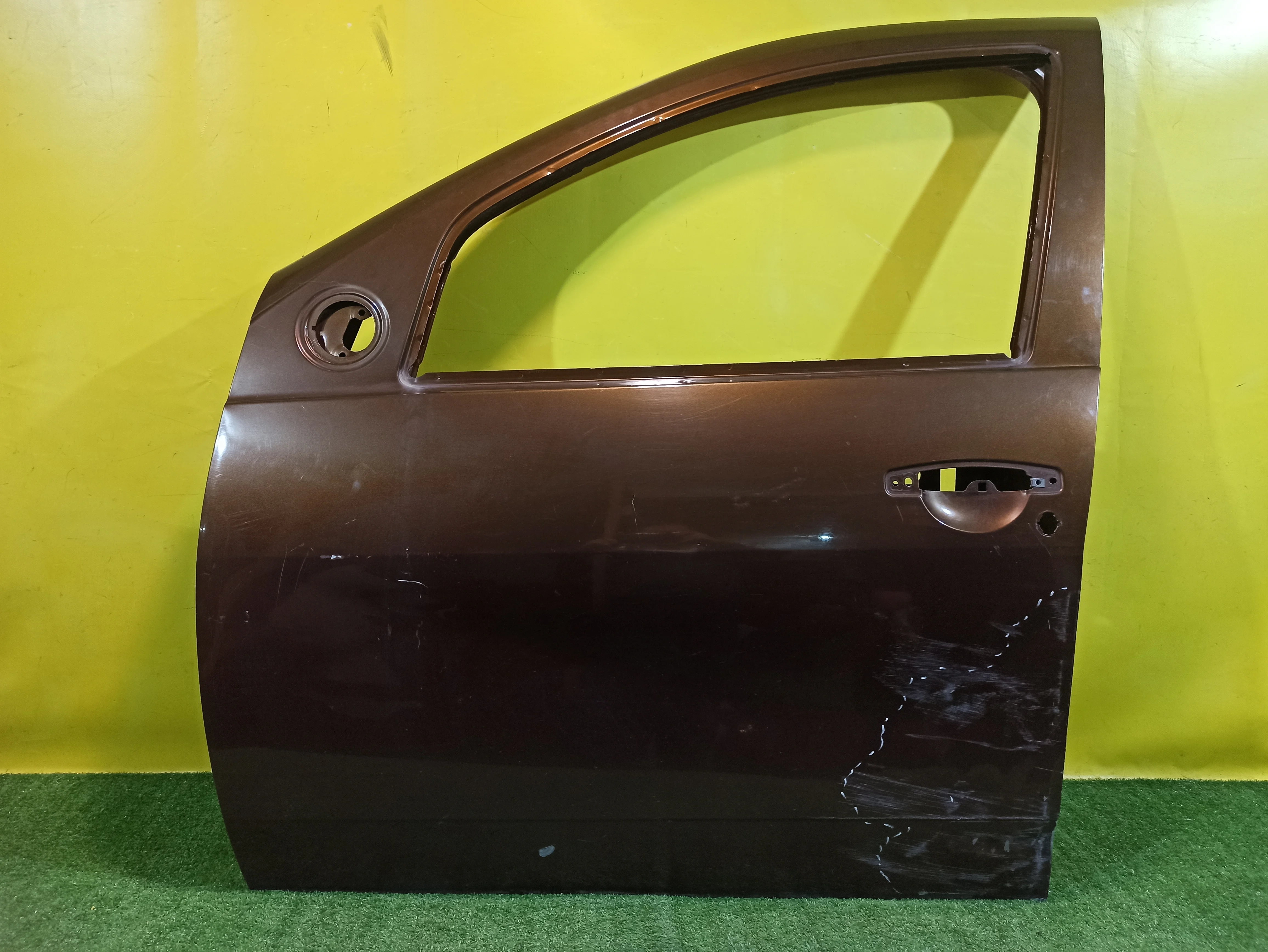 Дверь передняя левая  Renault Duster 2010 801015127R 32392