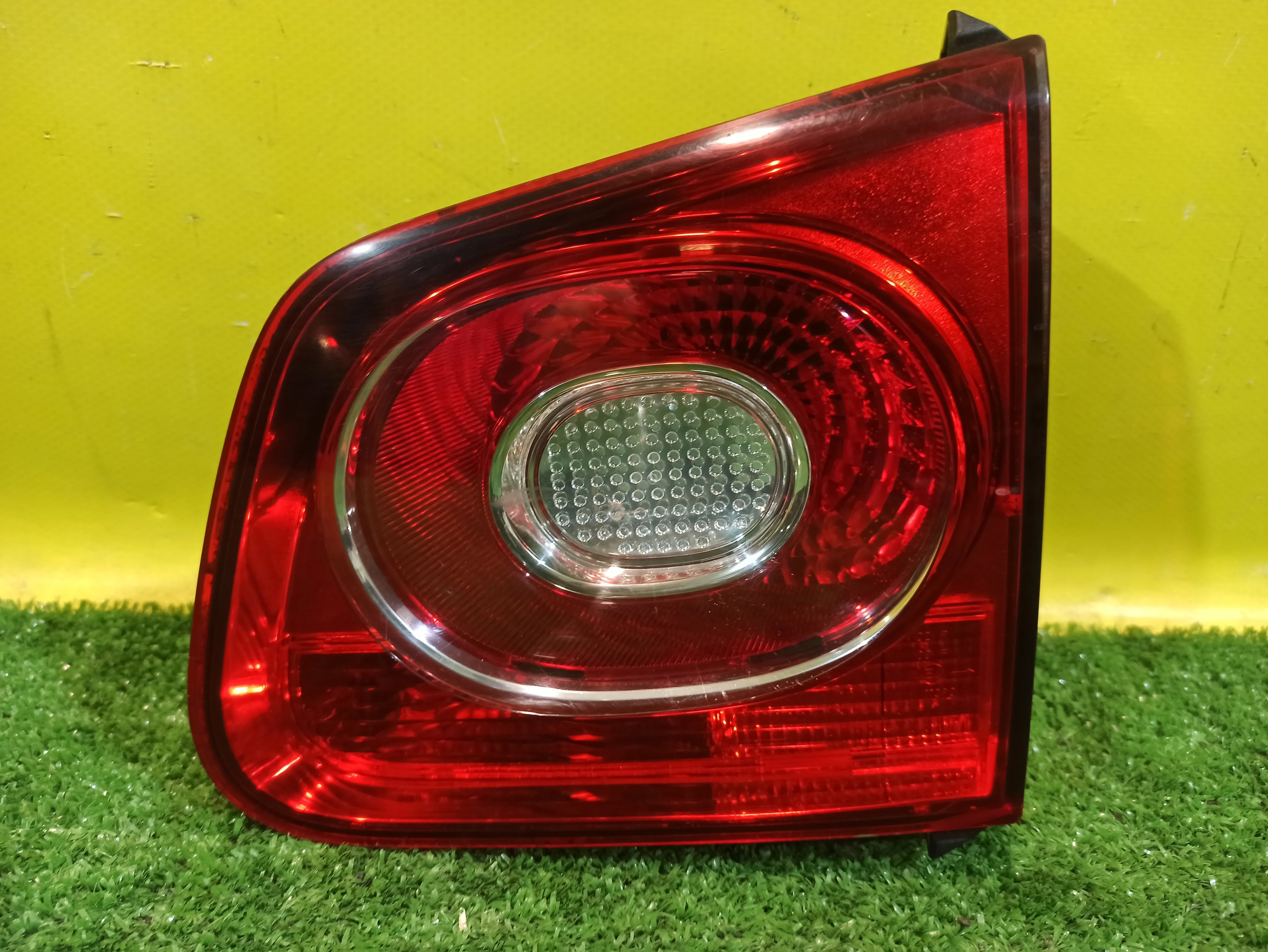 Фонарь задний внутренний правый  Volkswagen  Tiguan NF 2007 5N0945094C 32704