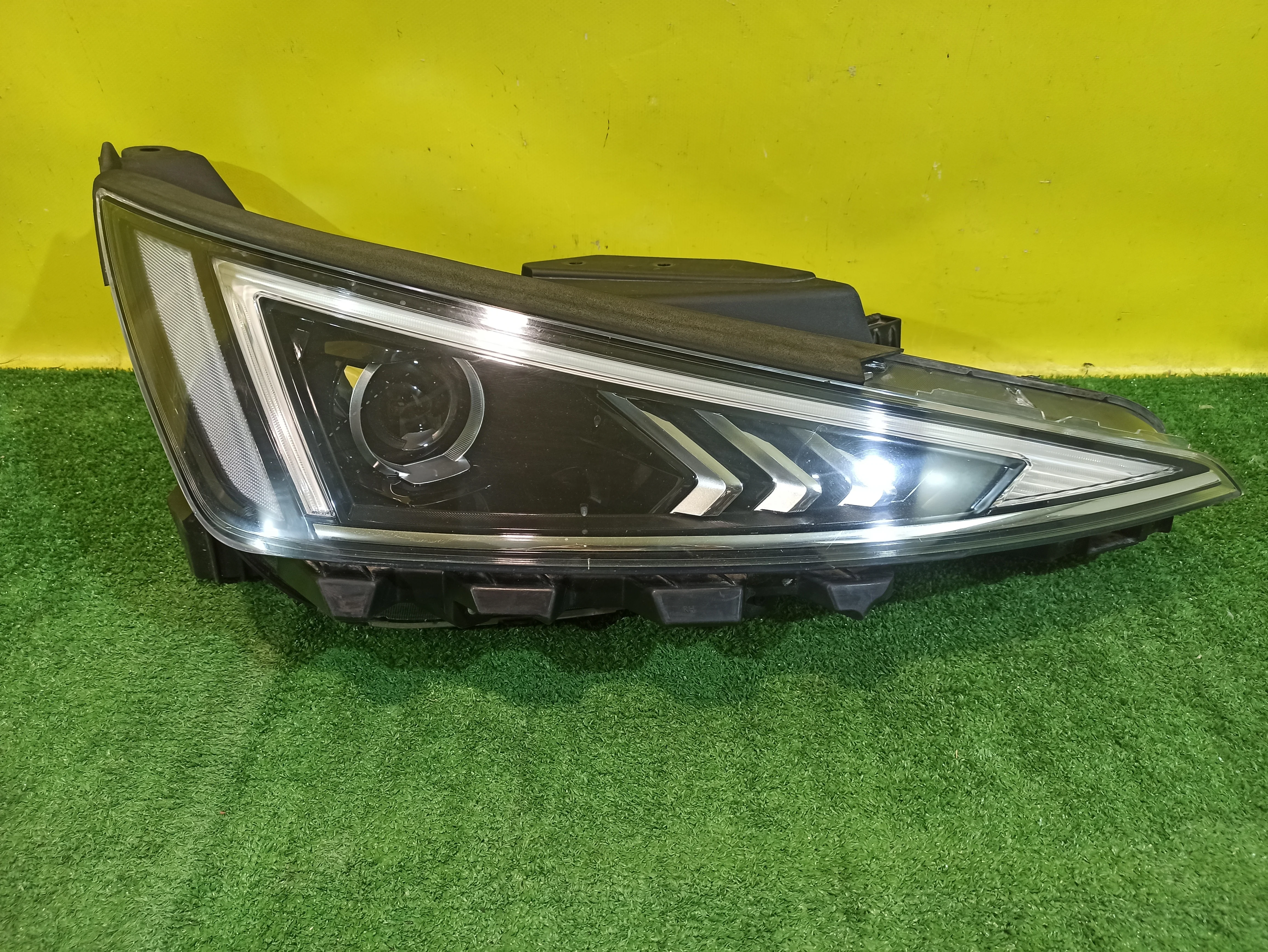 Фара правая LED Hyundai Elantra (AD) 2018 92102F2600 33080