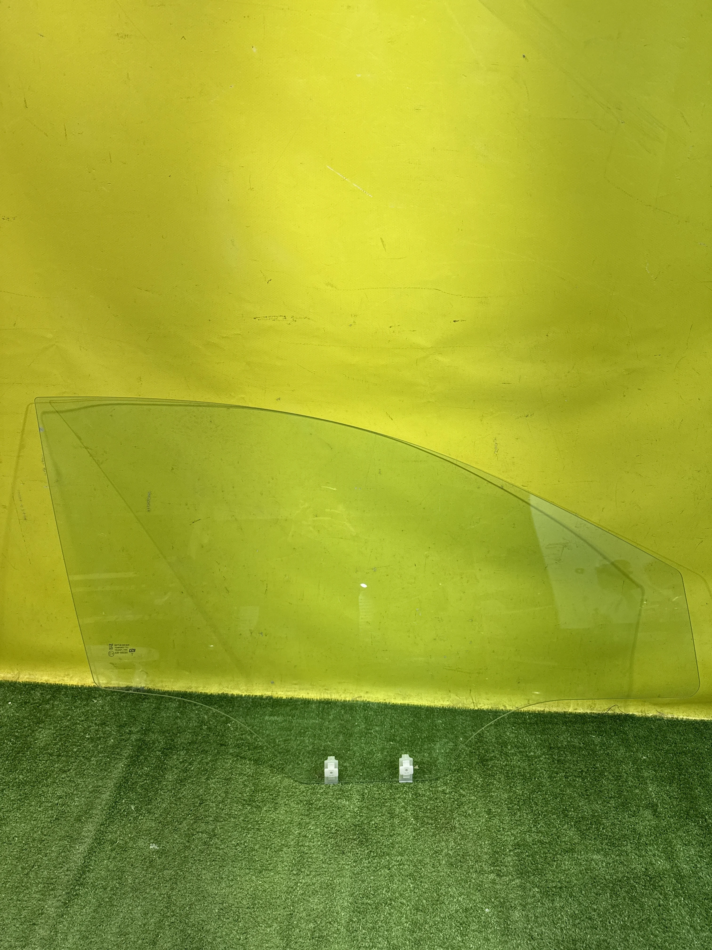 Стекло двери передней правой  Hyundai Solaris 2010 824210U010 33525