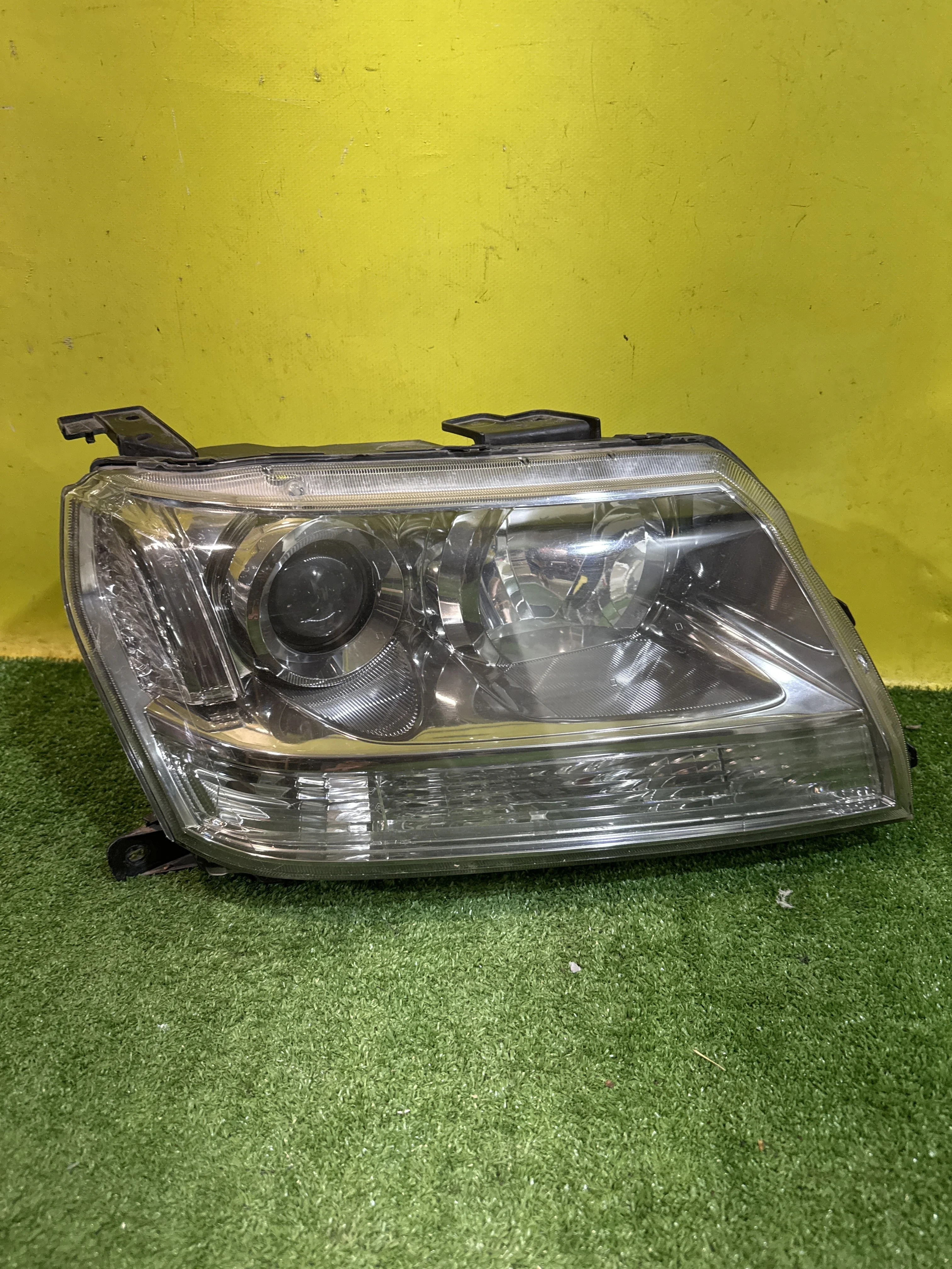 Фара правая  Suzuki Grand Vitara 2012 3512065J21  33675