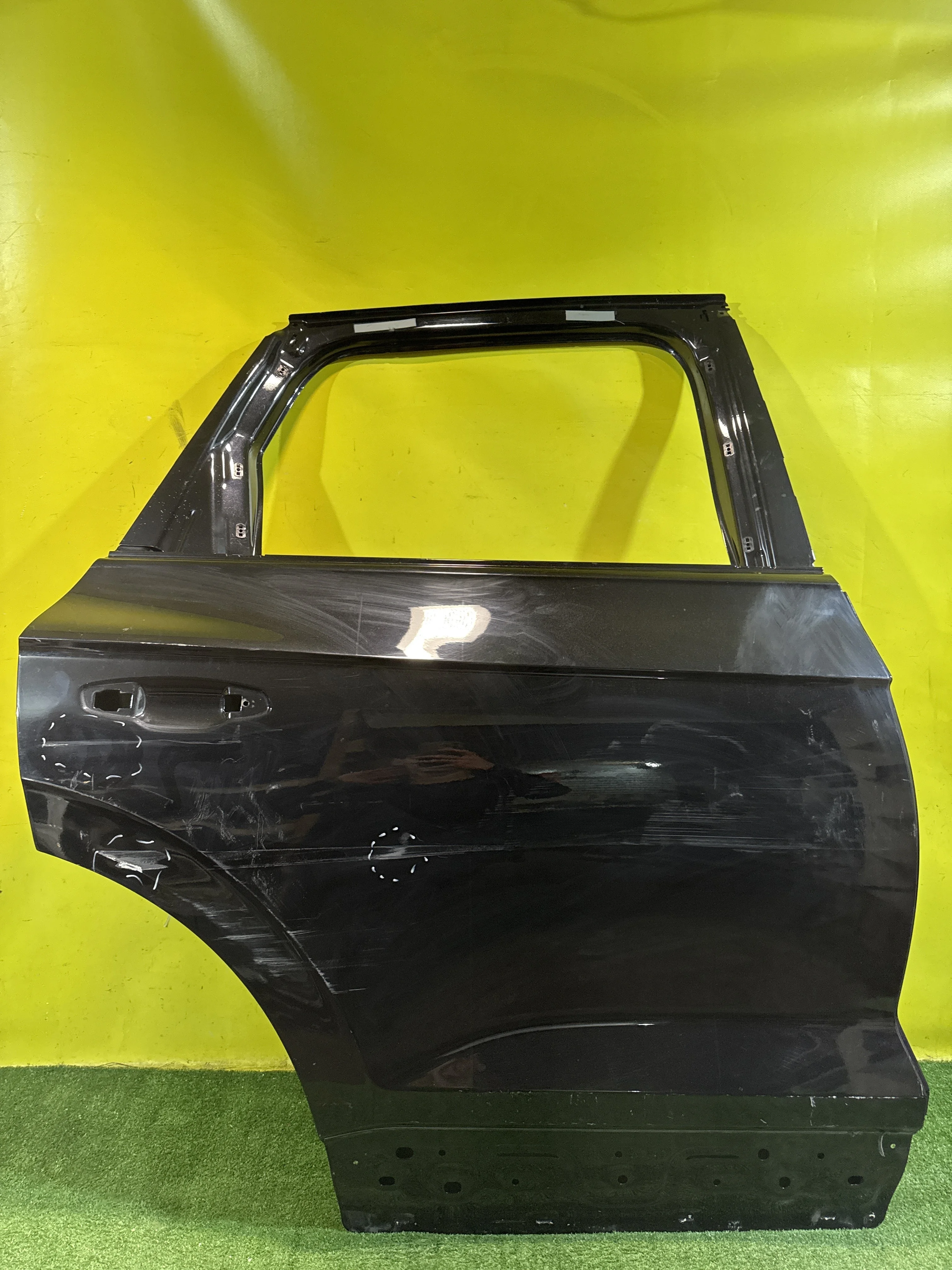 Дверь задняя правая  Volkswagen  Touareg CR 2018 760833052B 33818