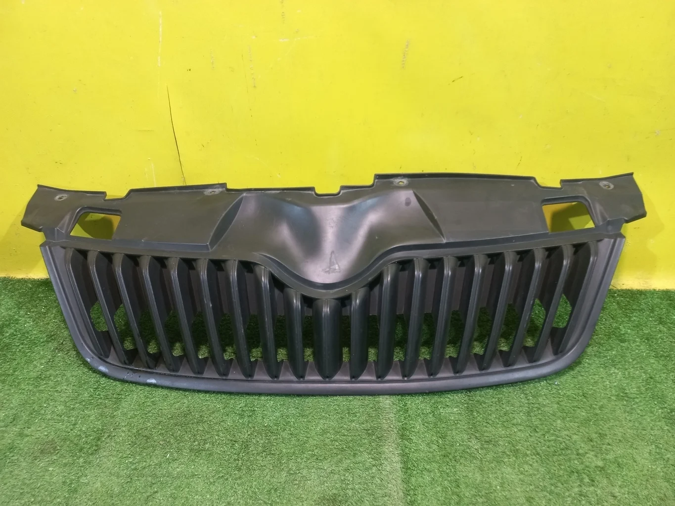 Решетка радиатора  Skoda  Fabia 2 2010 5J0853668B 35054