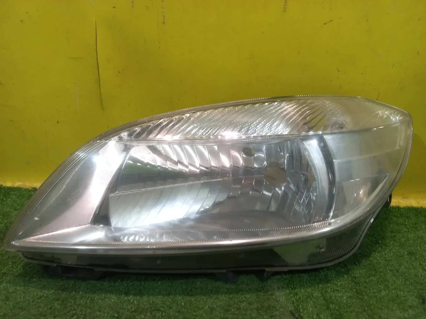 Фара левая  Skoda  Fabia 2 2010 5J1941017C 35140