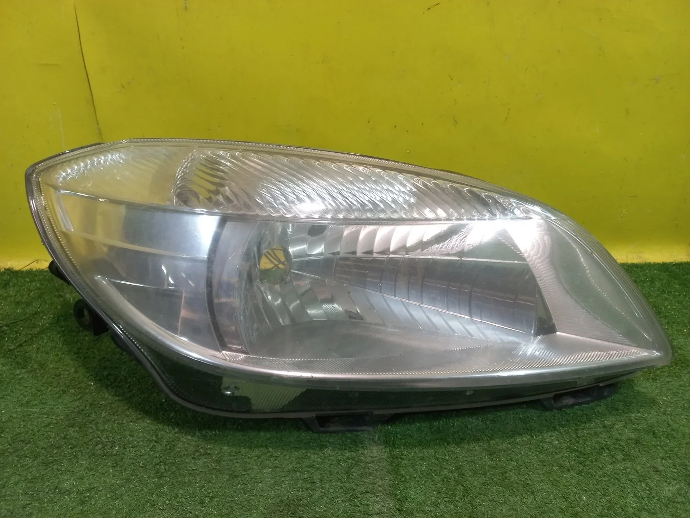 Фара правая  Skoda  Fabia 2 2007 5J1941018C 35141