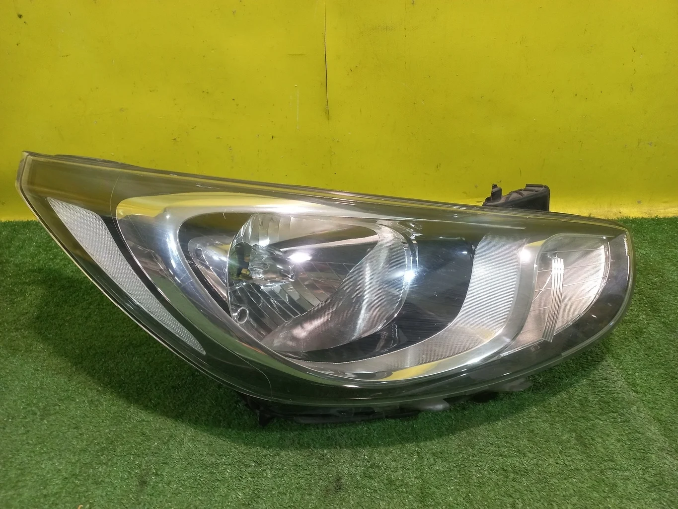 Фара правая  Hyundai Solaris 2010 921024L000 35366