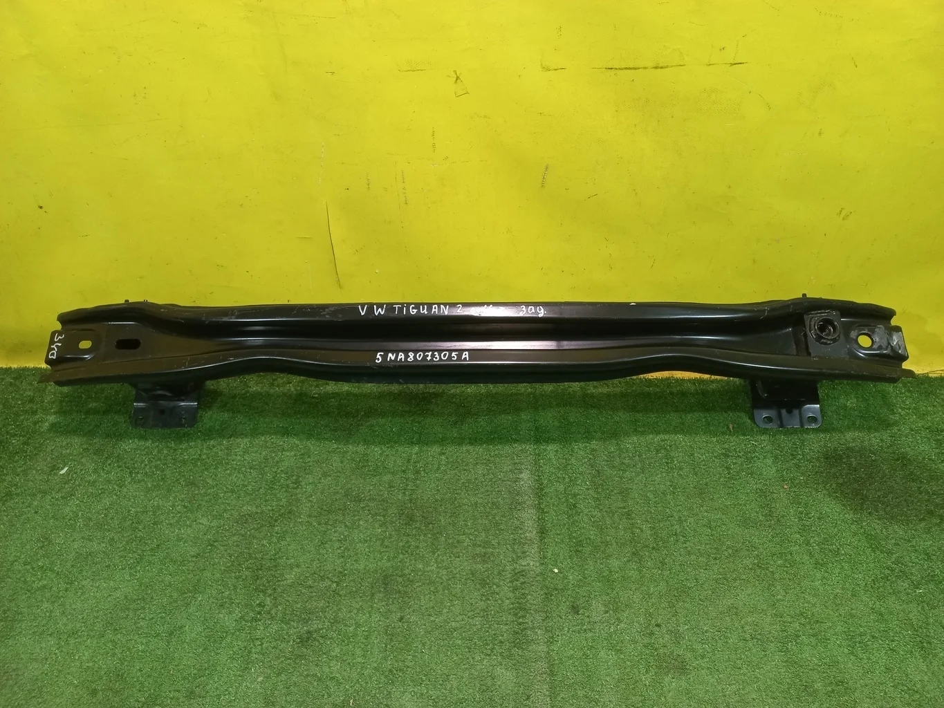 Усилитель заднего бампера  Volkswagen  Tiguan Mk2 2016 5NA807305A 35724