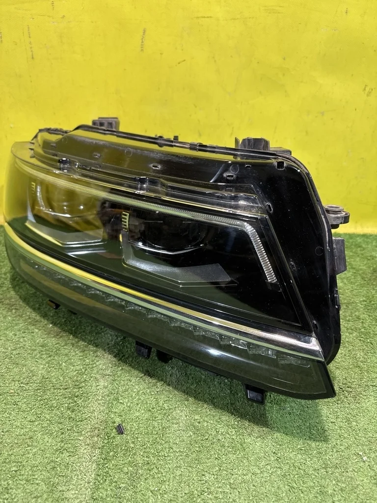 Фара правая LED  Volkswagen  Tiguan Mk2 2016 5NB941082A 39894