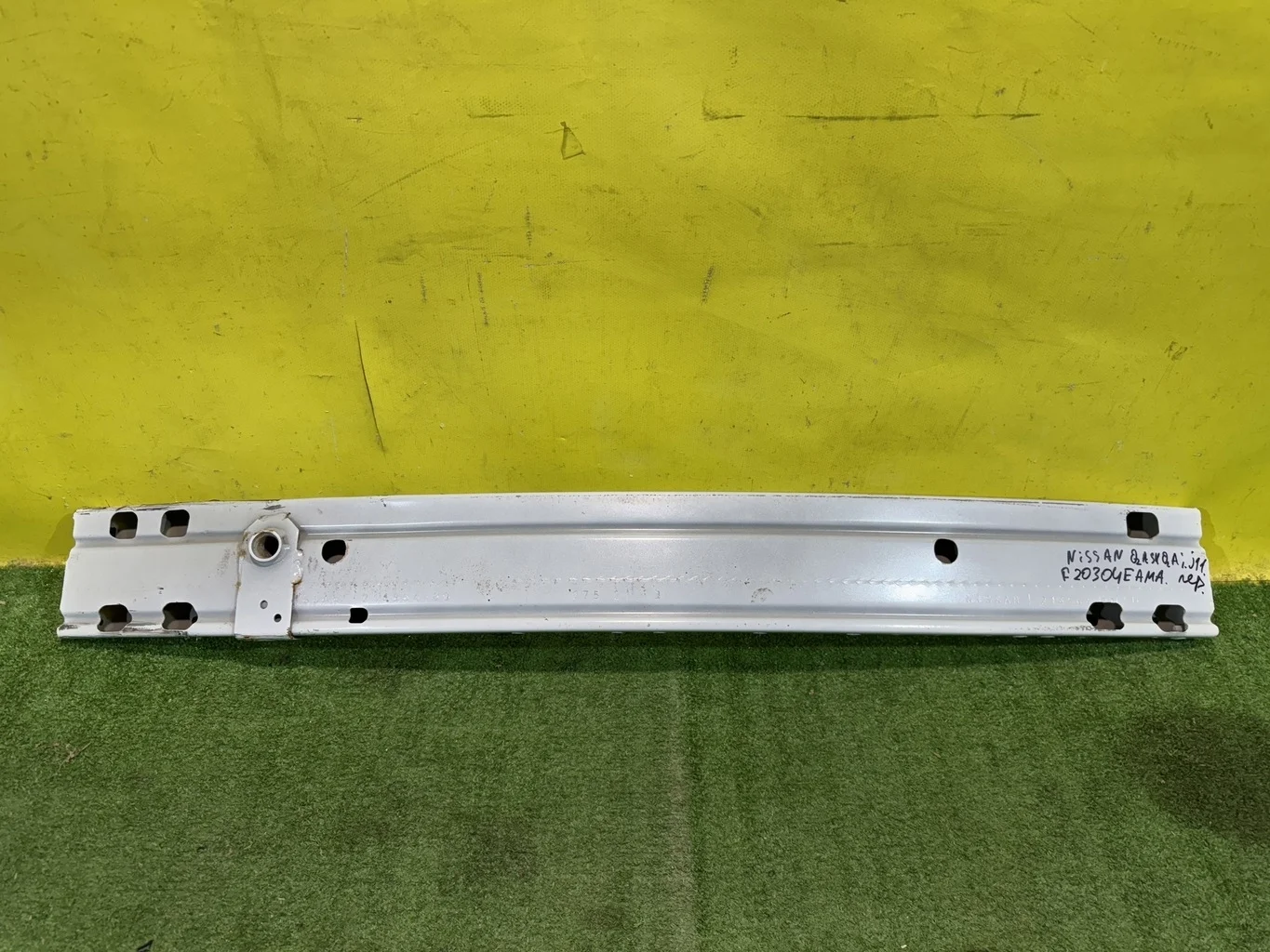 Усилитель переднего бампера  Nissan Qashqai (J11) 2014 F20304EAMA 40232