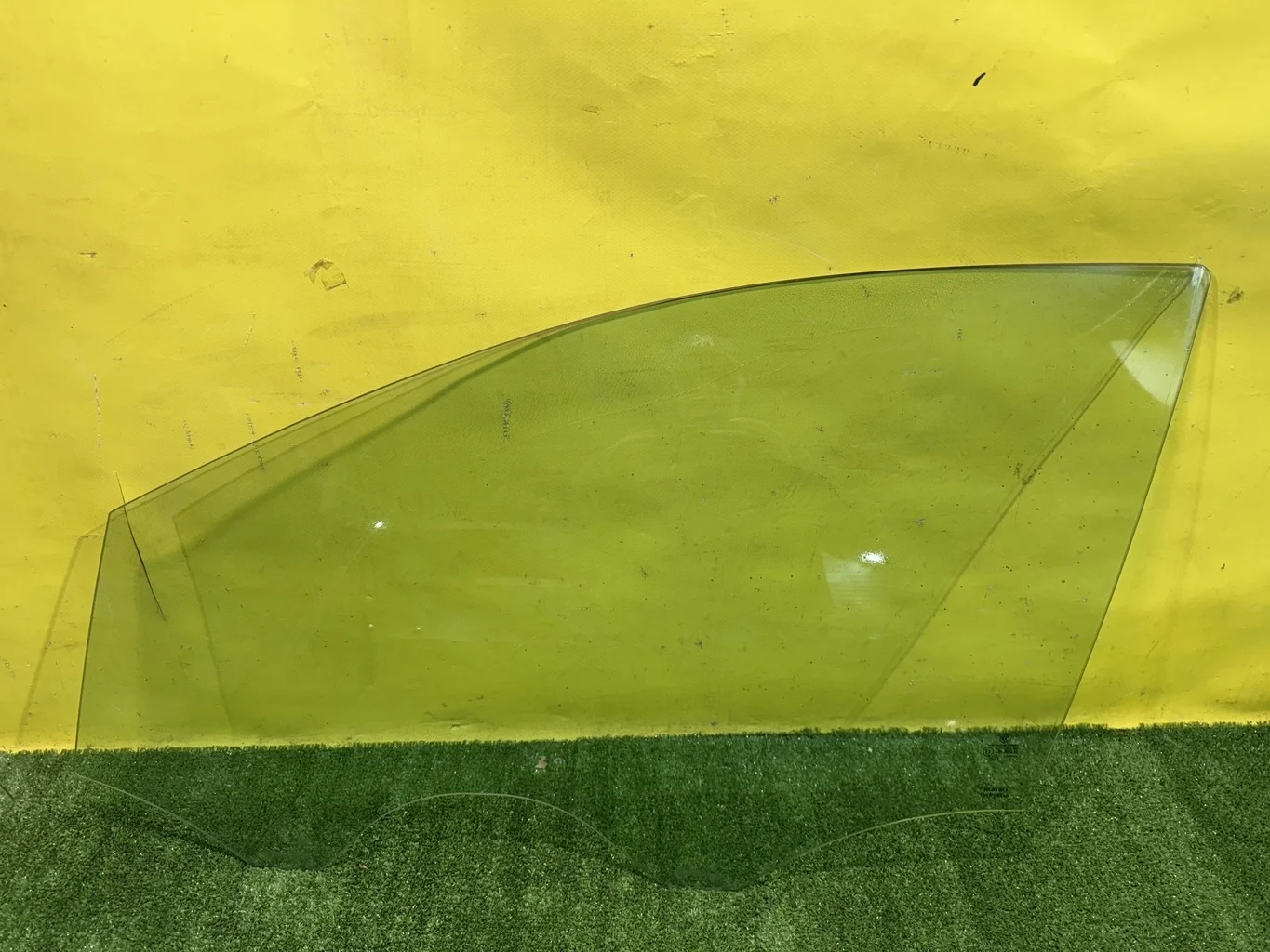 Стекло двери передней левой  Volkswagen  Polo (Sed RUS) 2011 6R0845201A 40406