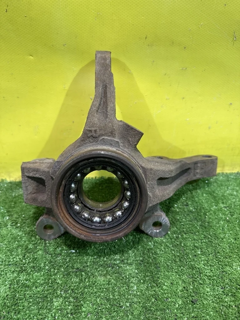 Кулак поворотный передний правый  Mitsubishi Outlander (GF) 2012 3870A008 40583