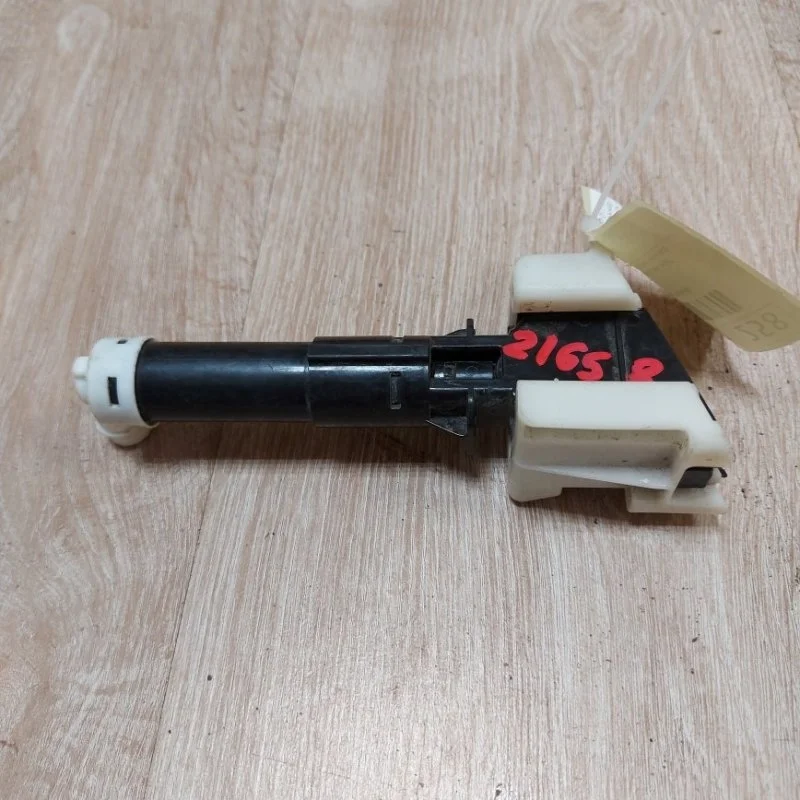 Форсунка омывателя фары Mazda 3 2009-2013 BL