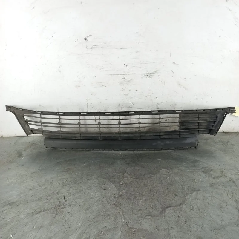 Решетка бампера Toyota RAV4 2013-2018 40