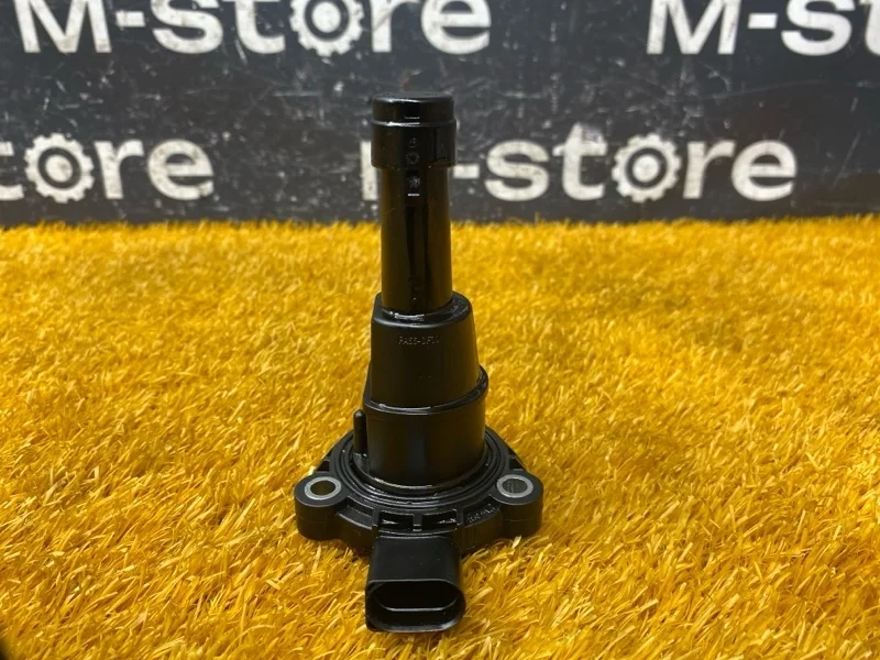 Датчик уровня масла Audi Q5 2013 03F907660D 8R CNCD